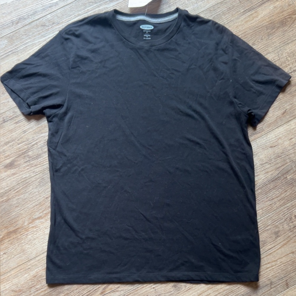 Men’s old navy black tshirt